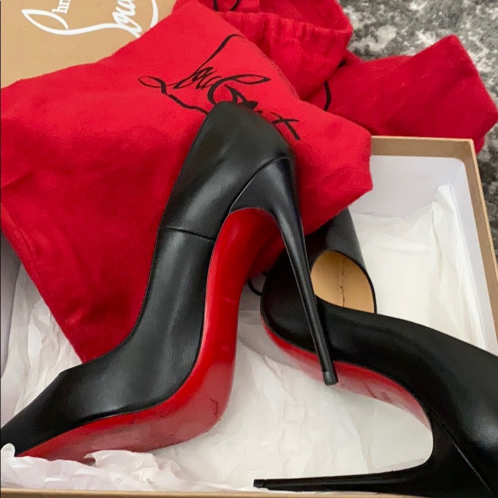 So Kate size 38.5 (fits like 8/37) runs small